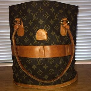Louis Vuitton Authentic Bucket Bag